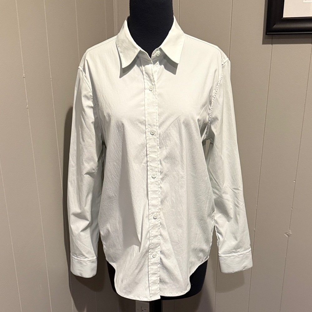 B19 Athleta Women's Light Mint Office Minimalist Button-Down Shirt